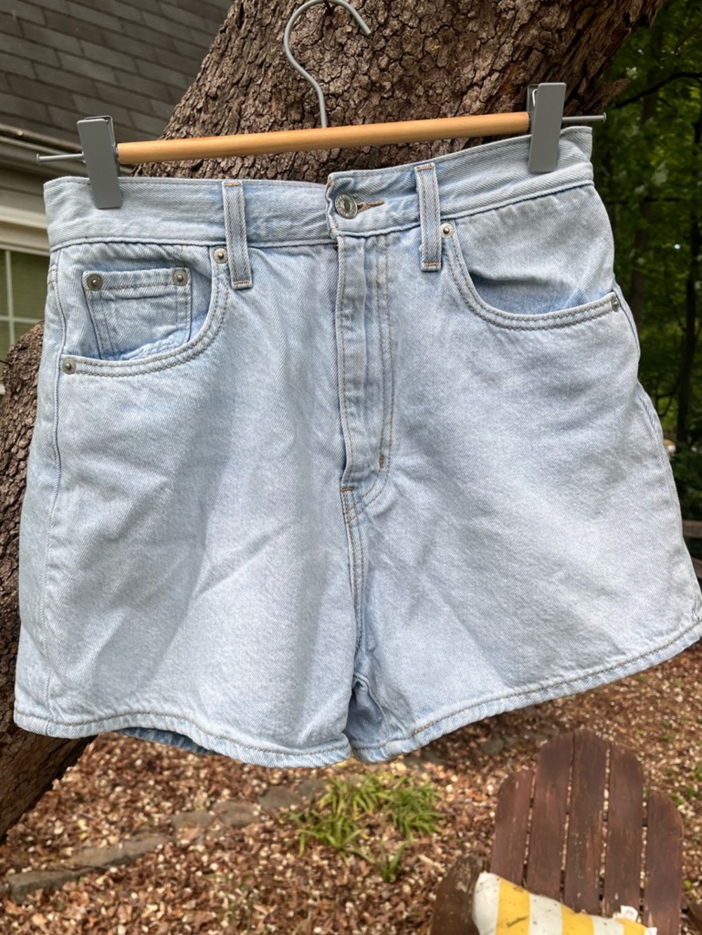 High loose denim shorts from Levi’s. Size 26.